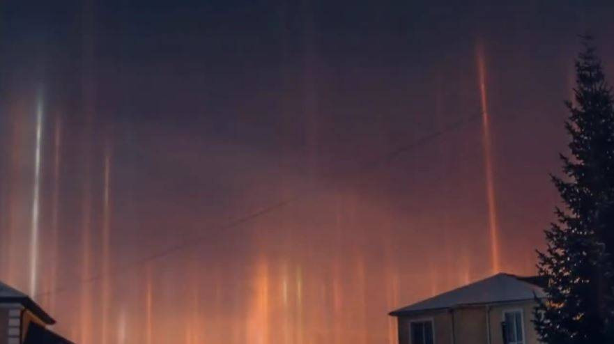 Gökyüzünde Görsel Şölen: Işık Sütunları. Gören bir daha dönüp bakıyor - Resim: 21